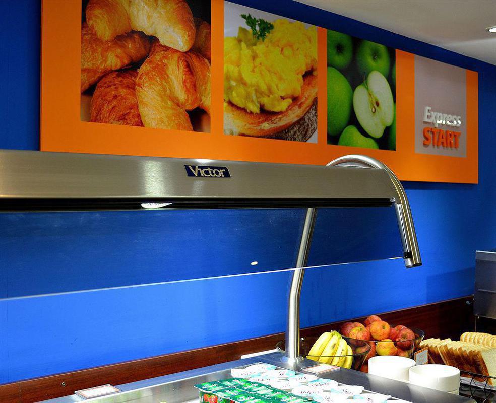Holiday Inn Express Shrewsbury By Ihg Kültér fotó