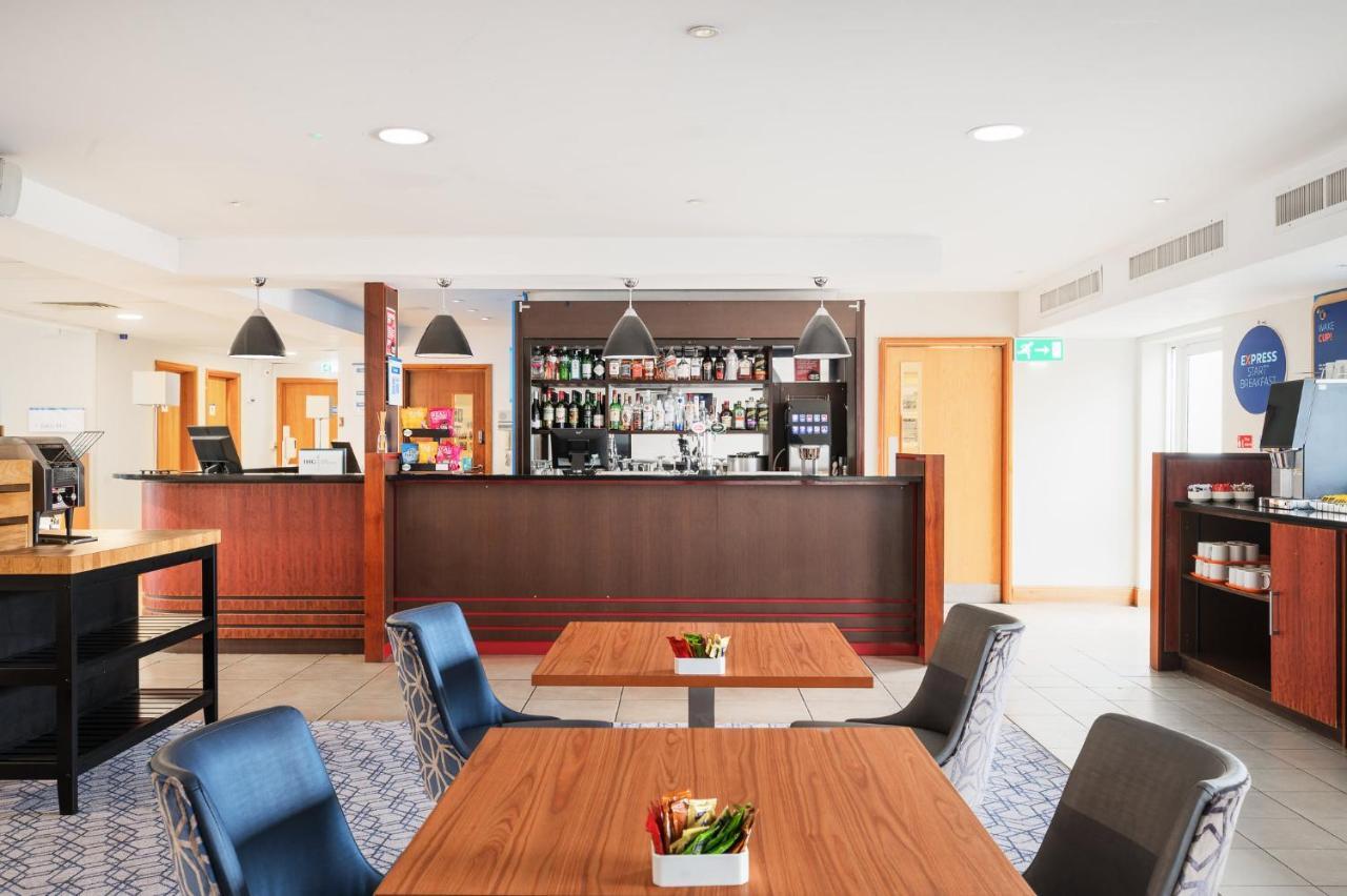Holiday Inn Express Shrewsbury By Ihg Kültér fotó